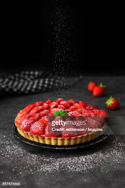 strawberry tarte - strawberry tart stock pictures, royalty-free photos & images