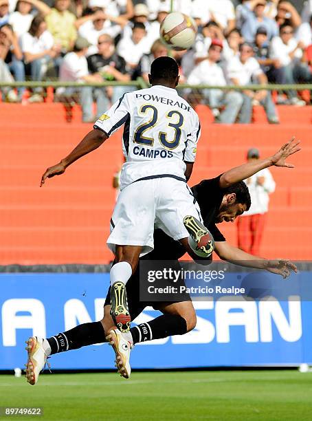 Quito's Jairo Campos vies for the ball with Libertad's Rodolfo Gamarra during their match as part of the 2009 Copa Sudamericana at the Casa Blanca...