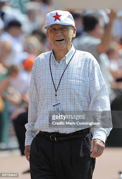 Former Detroit Tigers broadcaster Ernie Harwell looks on before the game against the Minnesota Twins at Comerica Park on August 9, 2009 in Detroit,...