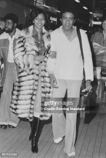 American actors Pam Grier and Richard Pryor at Heathrow airport, London, UK, 1st April 1977.