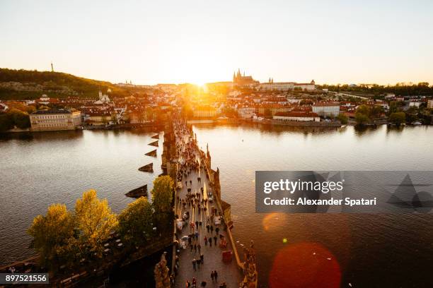 sunset in prague high angle view, czech republic - karluv most fotografías e imágenes de stock