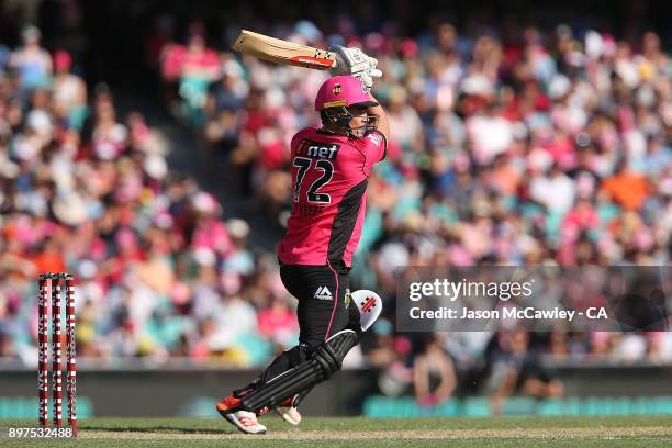 Steve O'Keefe of the Sixers bats during the Big Bash League match between the Sydney Sixers and the Perth Scorcher at Sydney Cricket Ground on...