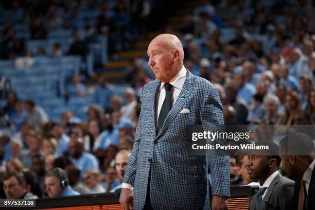Head coach Mike Dunleavy, Sr. Of the Tulane Green Wave coaches against the North Carolina Tar Heels on December 03, 2017 at the Dean Smith Center in...