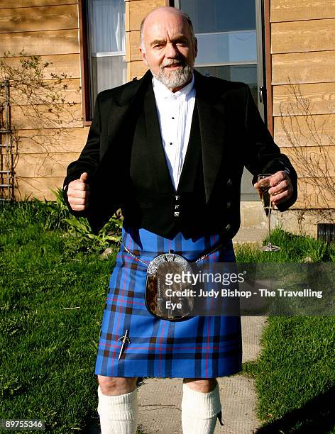 man celebrating this new kilt with champagne - falda escocesa fotografías e imágenes de stock