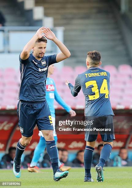 Lucas Torreira and Gaston Ramirez of UC Sampdoria celebrate the 0-1 goal scored by Gaston Ramirez during the Serie A match between SSC Napoli and UC...