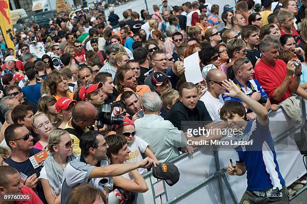 Karel Abraham of Czech and Cardion AB Motoracing waves to the crowd during the MotoGP pre-event in Wiener Ringstrasse in Wien on August 12, 2009 in...