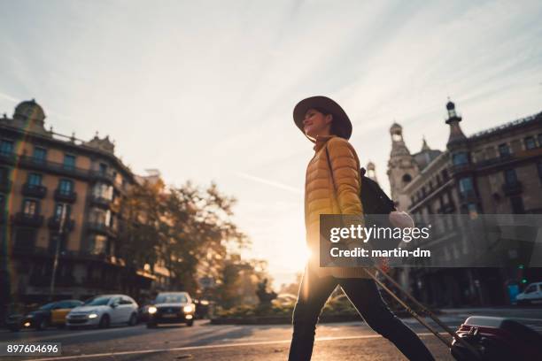 vacation in barcelona - happy arrival stock pictures, royalty-free photos & images