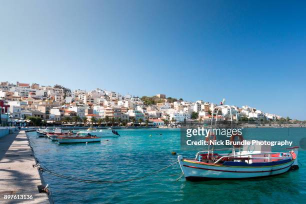 discovering greece - sailing greece photos et images de collection