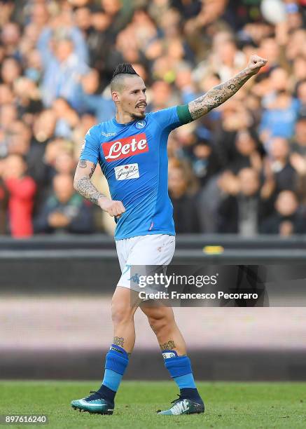 Marek Hamsik of SSC Napoli celebrates after scoring the 3-2 goal during the Serie A match between SSC Napoli and UC Sampdoria at Stadio San Paolo on...