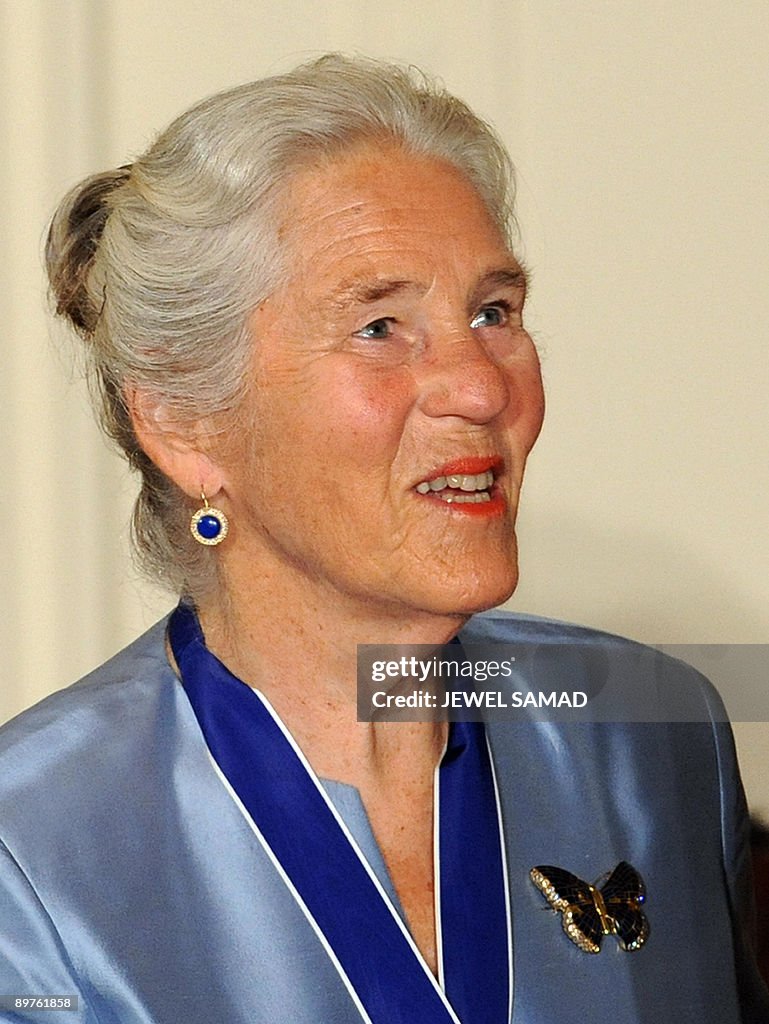 Dr. Janet Davison Rowley receives the Presidential Medal of Freedom ...