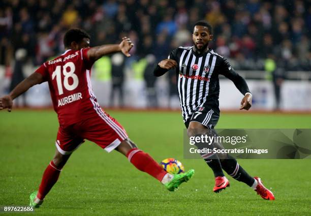 Auremir of Sivasspor, Jeremain Lens of Besiktas during the Turkish Super lig match between Sivasspor v Besiktas at the Yeni Sivas 4 Eylil Stadium on...