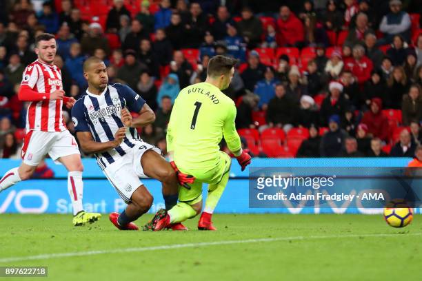 Salomon Rondon of West Bromwich Albion scores a goal to make it 2-1 during the Premier League match between Stoke City and West Bromwich Albion at...