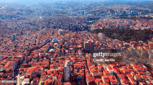 stadsbilden, utsikt från höjden istanbul (tak) - house rental bildbanksfoton och bilder