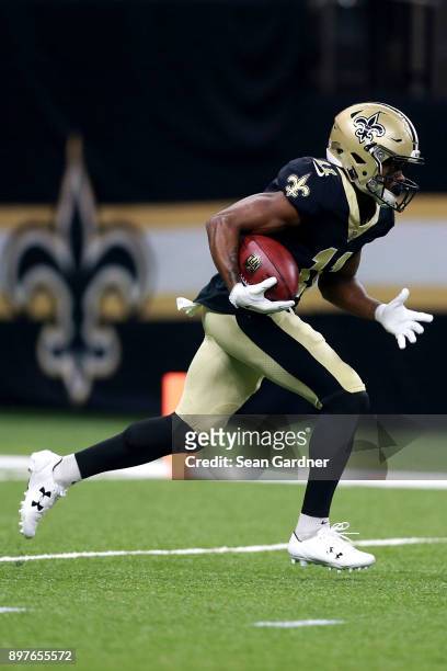 Tommylee Lewis of the New Orleans Saints ruturns a punt during a NFL game against the New York Jets at the Mercedes-Benz Superdome on December 17,...