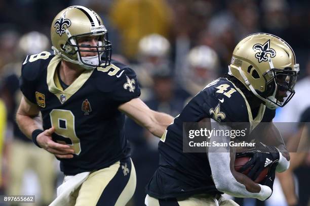 Drew Brees of the New Orleans Saints hands the ball off to Alvin Kamara of the New Orleans Saints during a NFL game at the Mercedes-Benz Superdome on...