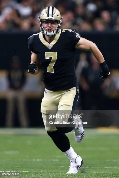 Taysom Hill of the New Orleans Saints runs down the field during a NFL game against the New York Jets at the Mercedes-Benz Superdome on December 17,...