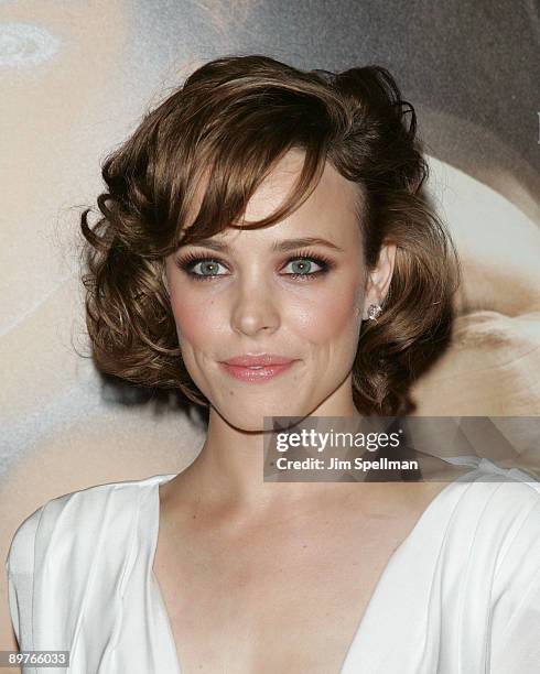 Actress Rachel McAdams attends the premiere of "The Time Traveler's Wife" at the Ziegfeld Theatre on August 12, 2009 in New York City.