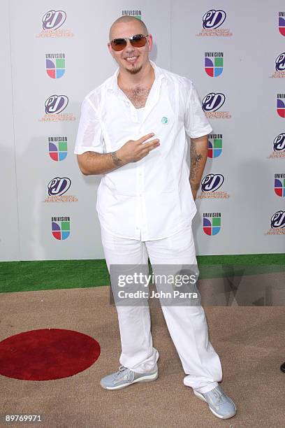 Pitbull poses on the red carpet at the Premio Juventud Awards at Bank United Center on July 17, 2008 in Miami, Florida.