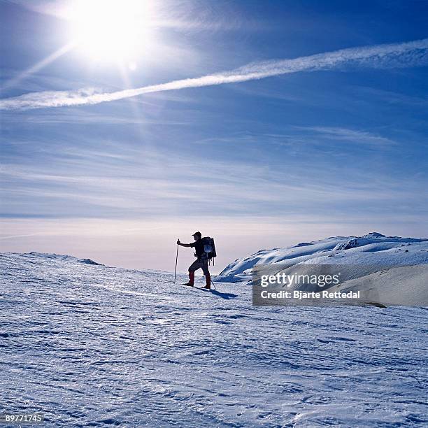 man skiing on mountain - bjarte rettedal stock pictures, royalty-free photos & images