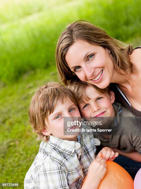 mother with two sons - penzberg stock-fotos und bilder