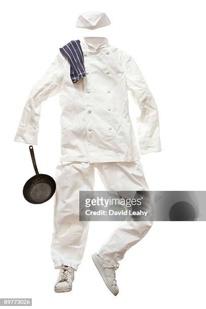 a chefs' whites and a frying pan - uniforme de chef fotografías e imágenes de stock
