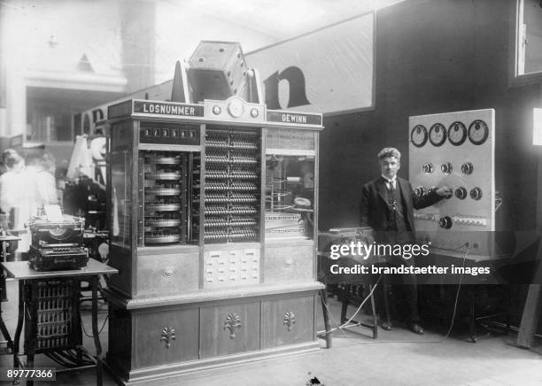 Old School Raffle Machine Lottery Machine Photos and Premium High Res Pictures - Getty Images