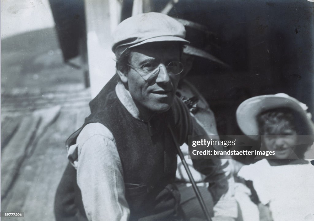 The Austrian composer Gustav Mahler and one of his daughters. Vienna. Photograph. Around 1907.