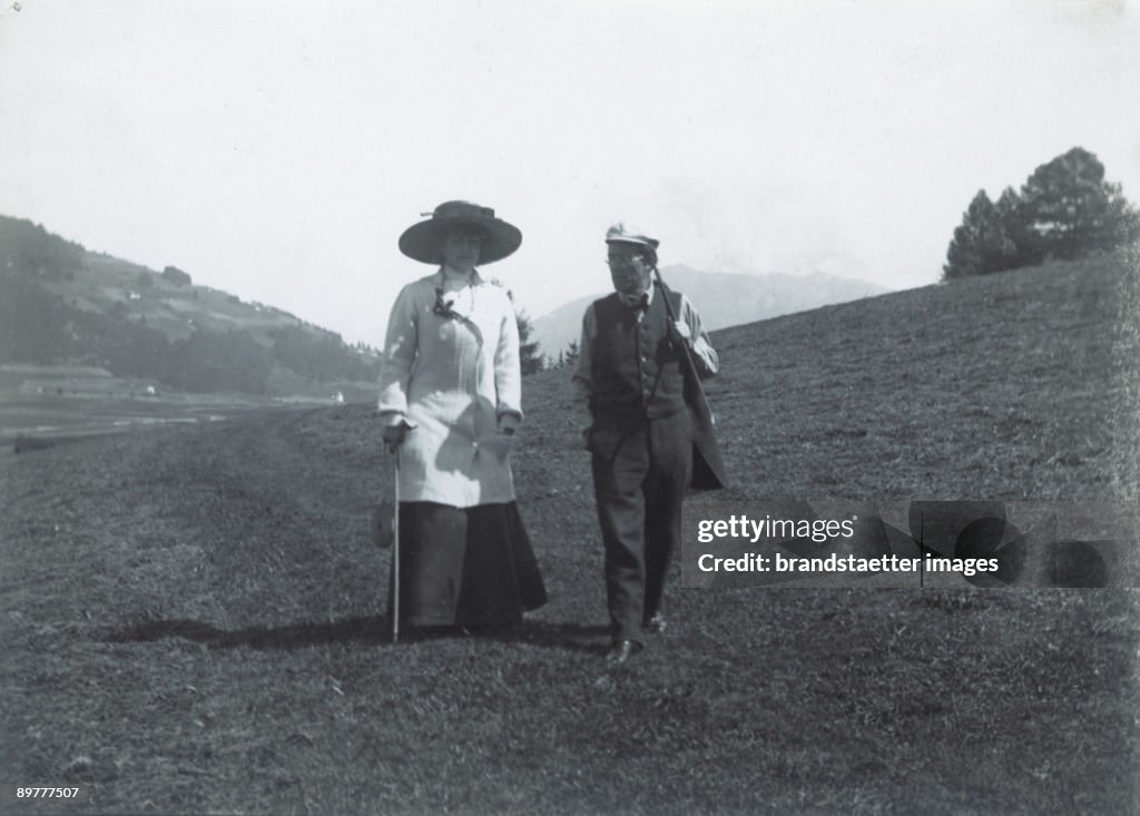 The Austrian composer Gustav Mahler and his wife Alma taking a walk nearby their summer residence in Toblach (today: Dobbiaco, Italien). Photograph. 1909.