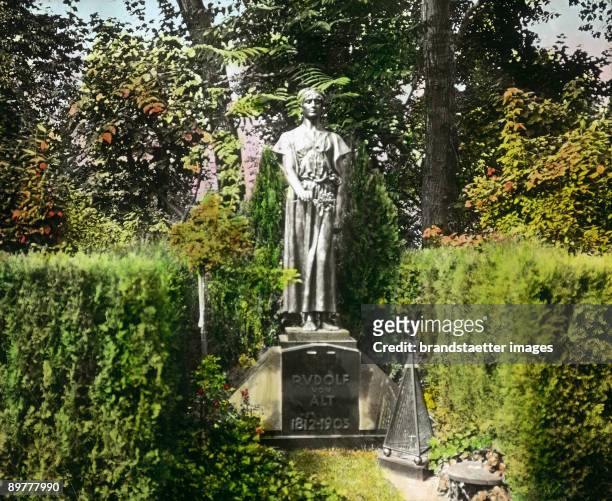 Honor grave in the Viennese central cemetery: monument for Rudolf von Alt. Vienna, 11th district. Hand-colored lantern slide. Around 1915
