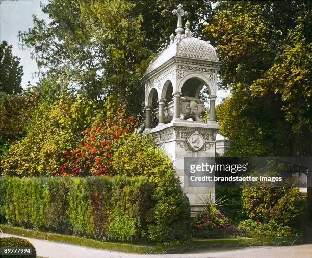Honor grave in the Viennese central cemetery: monument for Karl Ritter von Ghega. Vienna, 11th district. Hand-colored lantern slide. Around 1915