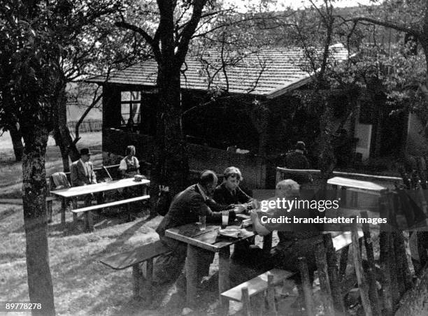 Wine tavern in the Vienna Woods. Vienna around 1935
