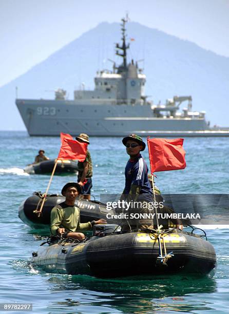 Indonesian marine soldiers inspect the water where around 2000 divers will participate in a diving competition off Manado, in north Sulawesi, in...