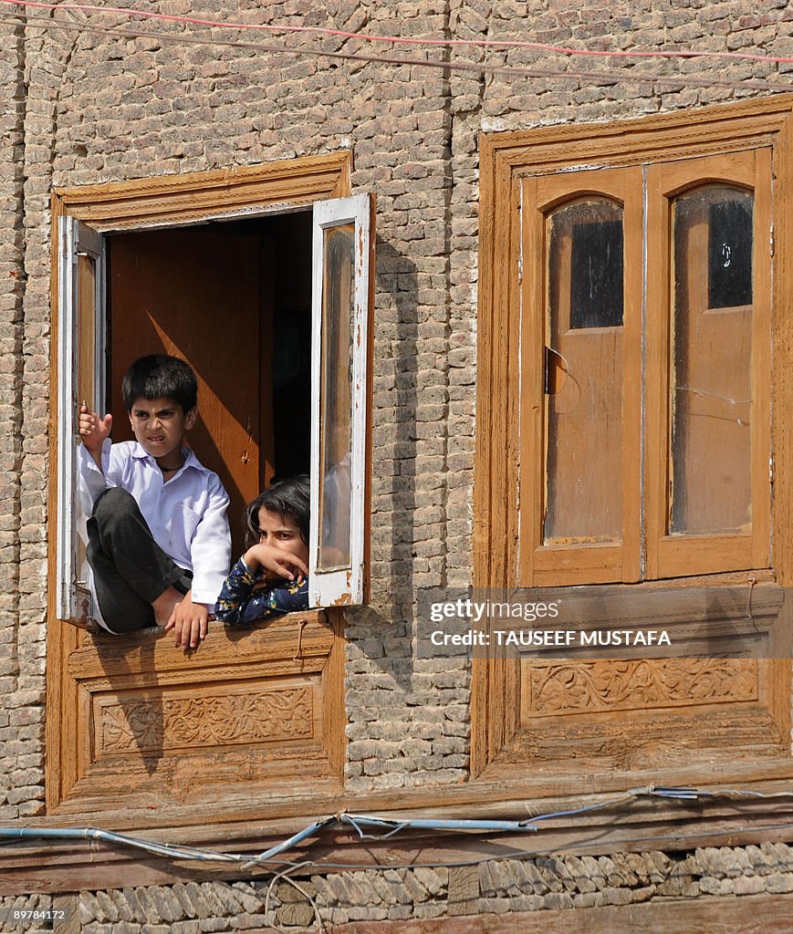 Chilldren watch as Kashmiri Muslims cele
