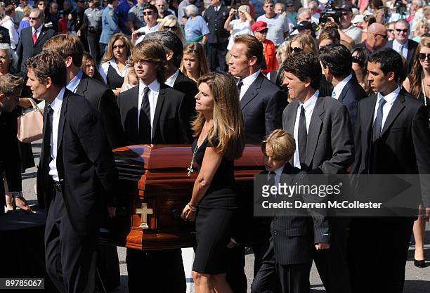 Anthony Shriver, Patrick Schwarzenegger, Maria Shriver, Arnold Schwarzenegger, Tim Shiver Jr., Tim Shriver, and Sam Shiver carry the coffin of Eunice...