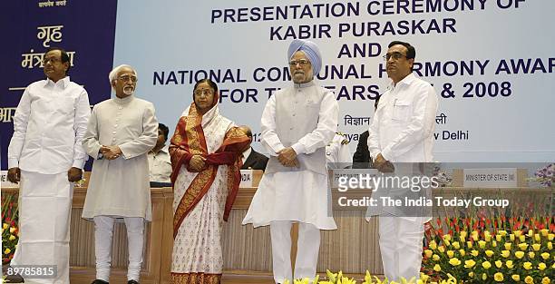 Home Minister P. Chidambaram, Vice-President Hamid Ansari, President Pratibha Patil, Prime Minister Manmohan Singh and State Minister Ajay Manek at...