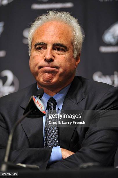 Owner Jeff Lurie of the Philadelphia Eagles speaks at a press conference introducing Michael Vick at the NovaCare Complex on August 14, 2009 in...