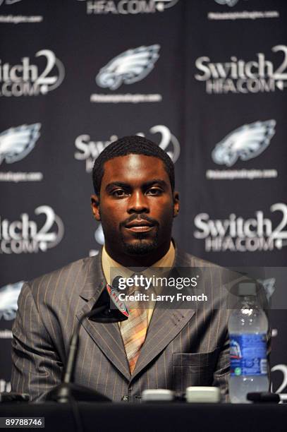 Michael Vick of the Philadelphia Eagles speaks at a press conference at the NovaCare Complex on August 14, 2009 in Philadelphia, Pennsylvania. Vick...