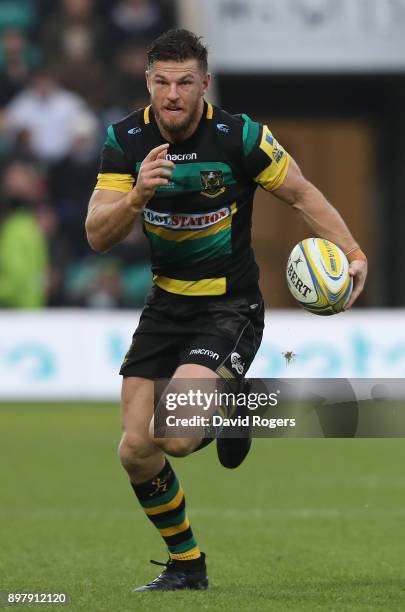 Rob Horne of Northampton runs with the ball during the Aviva Premiership match between Northampton Saints and Exeter Chiefs at Franklin's Gardens on...