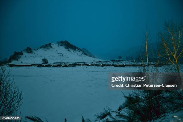 village in north korea at night - north korea landscape - fotografias e filmes do acervo