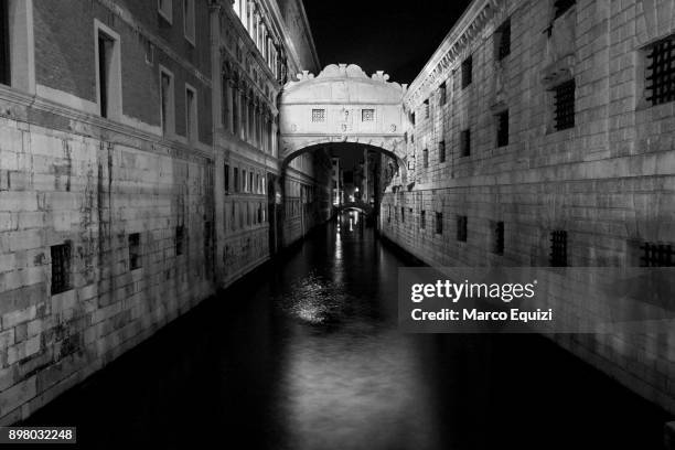 bridge of sighs (ponte dei sospiri), venice, italy, europe. - ponte dei sospiri venezia photos et images de collection