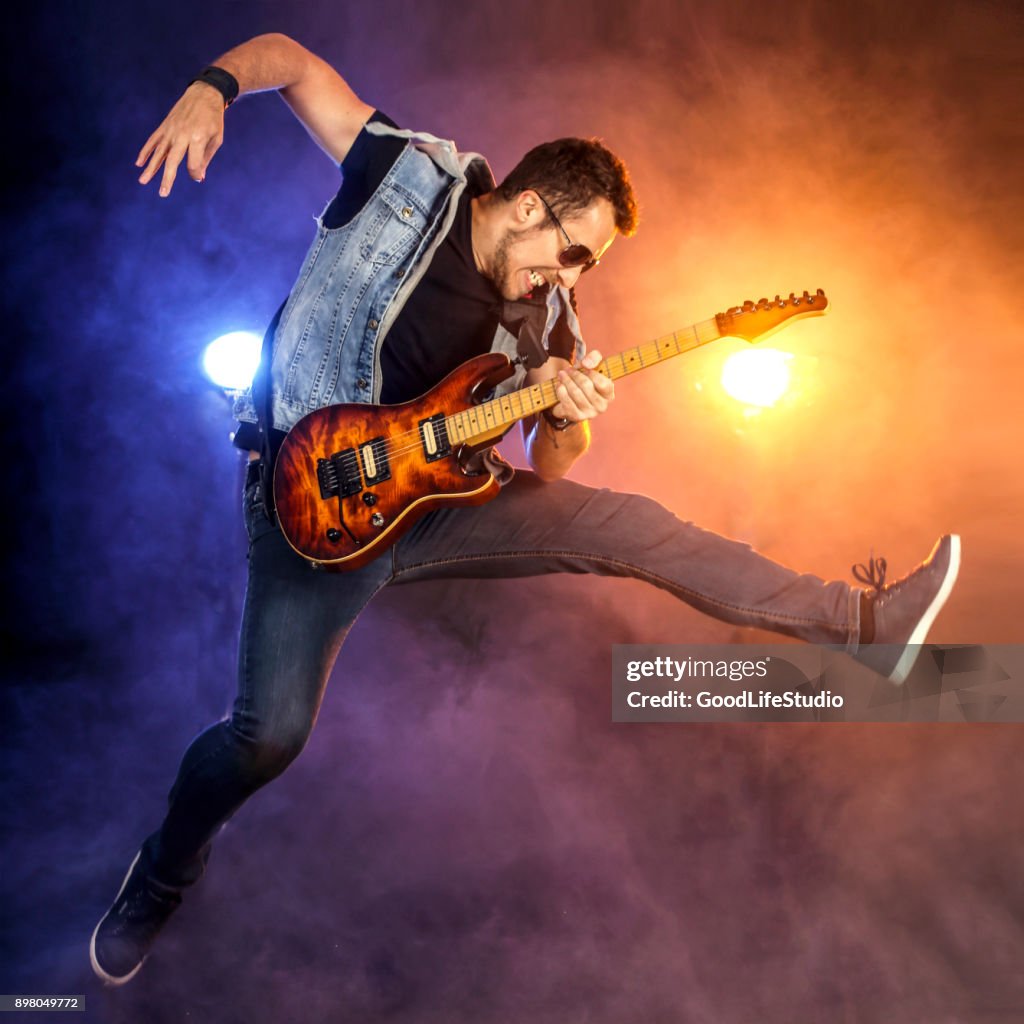 Guiterist Riser Guitarist On Stage