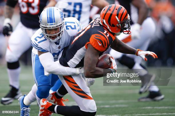 Glover Quin of the Detroit Lions tackles Brandon LaFell of the Cincinnati Bengals after a reception during the first half at Paul Brown Stadium on...