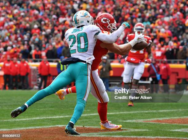 Tight end Travis Kelce of the Kansas City Chiefs catches the games first touchdown in front of free safety Reshad Jones of the Miami Dolphins during...