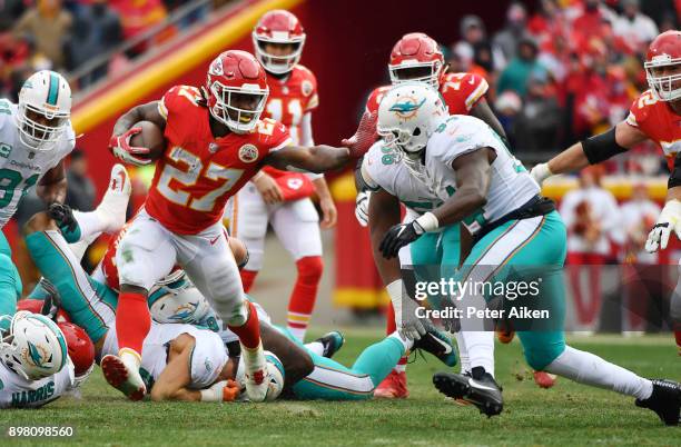 Running back Kareem Hunt of the Kansas City Chiefs stiff arms outside linebacker Lawrence Timmons of the Miami Dolphins during the second quarter of...