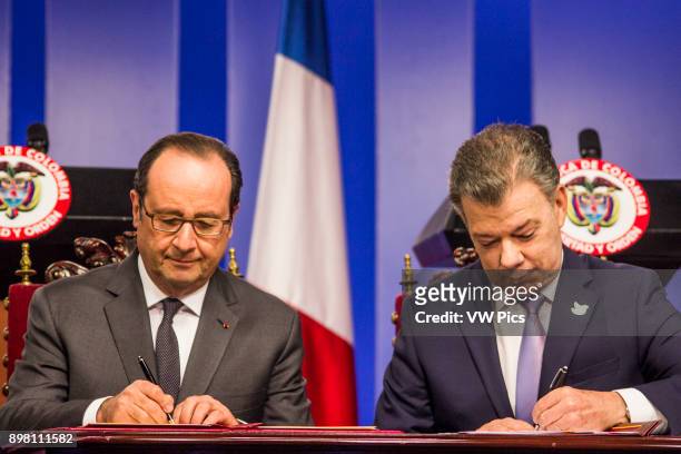 Colombian President Juan Manuel Santos and his French counterpart Francois Hollande.