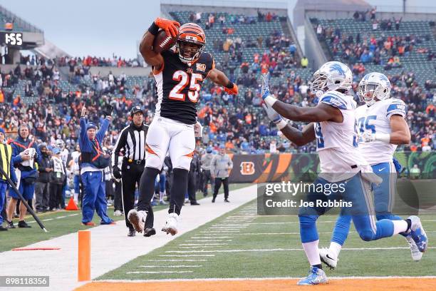 Giovani Bernard of the Cincinnati Bengals jumps into the endzone for a touchdown against the Detroit Lions during the second half at Paul Brown...