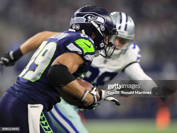 Doug Baldwin of the Seattle Seahawks carries the ball against the Dallas Cowboys in the first quarter of a football game at AT&T Stadium on December...