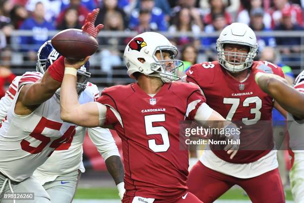 Quarterback Drew Stanton of the Arizona Cardinals makes a pass against defensive end Olivier Vernon of the New York Giants in the first half at...