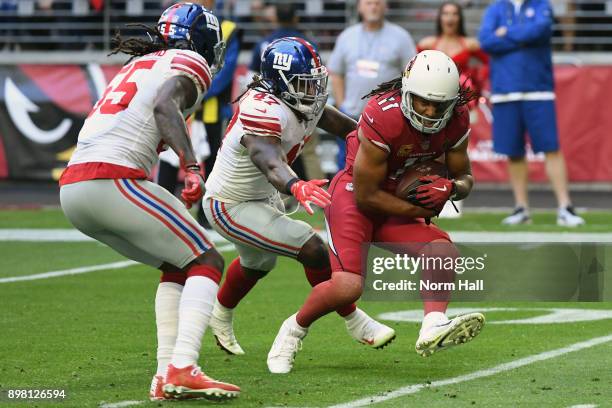 Wide receiver Larry Fitzgerald of the Arizona Cardinals rushes the football against linebacker Kelvin Sheppard of the New York Giants in the first...