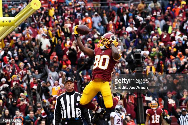 Washington Redskins wide receiver Jamison Crowder makes the lay up in the end zone in the first half as they take on the Washington Redskins at...